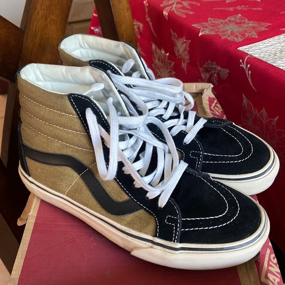 Vans - Picture 1 of 4